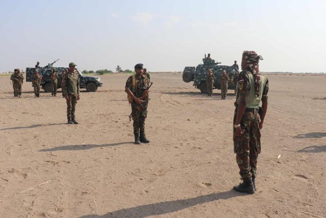 Forces affiliated with the legitimate government take part in a military exercise on the coasts of Al-Khokha area in Yemen's Hodeidah governorate on May 5, 2026. (Photo by Khaled ZIAD / AFP)