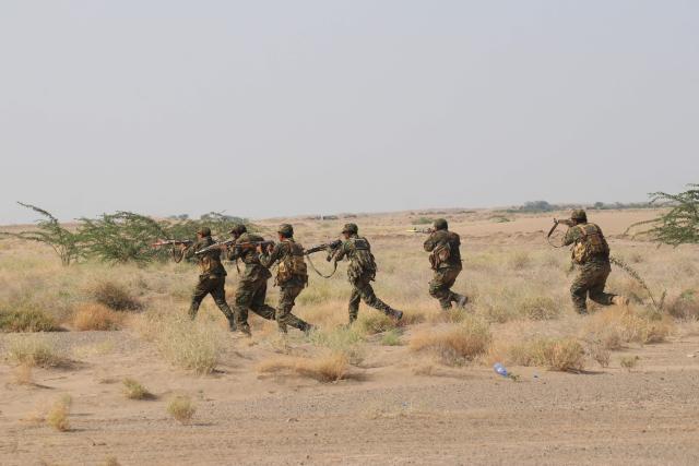 Forces affiliated with the legitimate government take part in a military exercise on the coasts of Al-Khokha area in Yemen's Hodeidah governorate on May 5, 2026. (Photo by Khaled ZIAD / AFP)