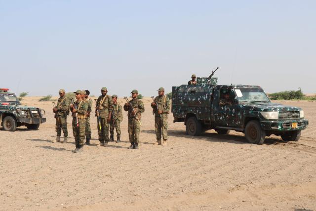 Forces affiliated with the legitimate government take part in a military exercise on the coasts of Al-Khokha area in Yemen's Hodeidah governorate on May 5, 2026. (Photo by Khaled ZIAD / AFP)