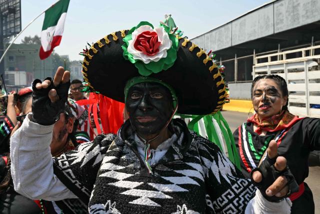 People take part in the reenactment of the Battle of Puebla, which commemorates the clash between Mexican and French troops in 1862, at Penon de los Banos neighborhood in Mexico City on May 5, 2026. The reenactment of the battle of May 5, 1862, in the town of San Juan de Aragon is a celebration that is part of the cultural identity of its inhabitants. (Photo by YURI CORTEZ / AFP)
