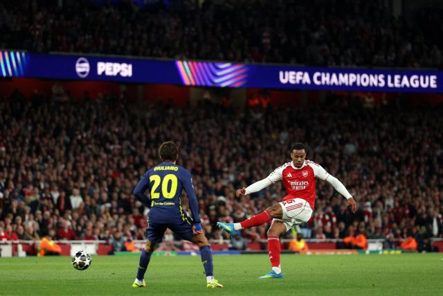 Arsenal's Brazilian defender #06 Gabriel Magalhaes shoots but fails to score during the UEFA Champions League second-leg semi-final football match between Arsenal and Atletico Madrid at the Emirates Stadium in north London on May 5, 2026. (Photo by Adrian Dennis / AFP)