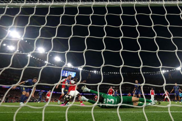 Arsenal's English midfielder #07 Bukayo Saka scores the team's first goal during the UEFA Champions League second-leg semi-final football match between Arsenal and Atletico Madrid at the Emirates Stadium in north London on May 5, 2026. (Photo by Adrian DENNIS / AFP)