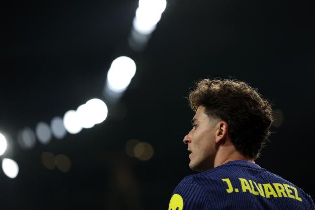 Atletico Madrid's Argentinian striker #19 Julian Alvarez looks on before taking a corner during the UEFA Champions League second-leg semi-final football match between Arsenal and Atletico Madrid at the Emirates Stadium in north London on May 5, 2026. (Photo by Adrian Dennis / AFP)