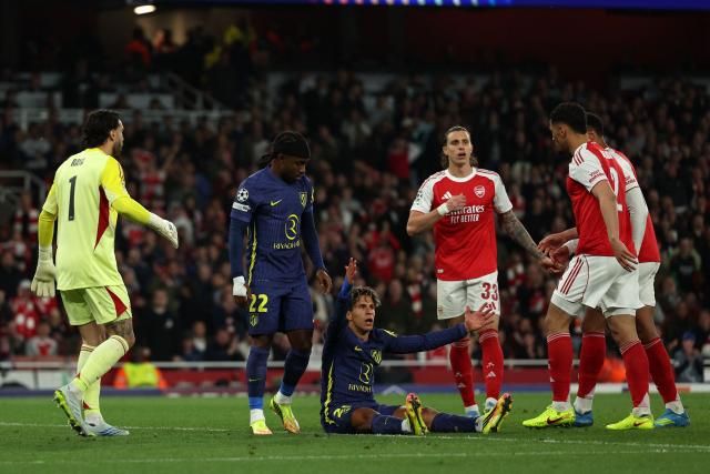 Atletico Madrid's Argentinian midfielder #20 Giuliano Simeone calls for a penalty during the UEFA Champions League second-leg semi-final football match between Arsenal and Atletico Madrid at the Emirates Stadium in north London on May 5, 2026. (Photo by Adrian Dennis / AFP)