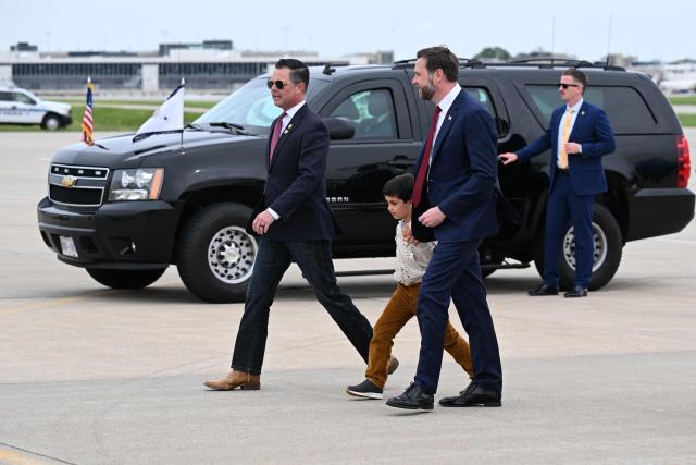 US Vice President JD Vance with his son Vivek by his side, arrives at Des Moines International Airport in Des Moines, Iowa, on May 5, 2026. Vance will speak at Ex-Guard Industries, a manufacturing facility, during a campaign event to support US Representative Zach Nunn, Republican from Iowa. (Photo by Roberto Schmidt / POOL / AFP)