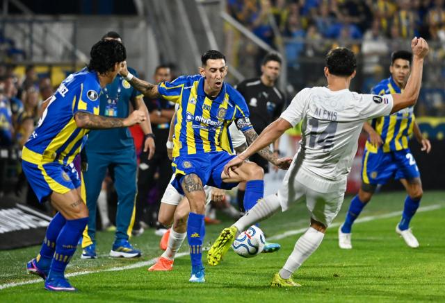 Rosario Central's forward #11 Angel di Maria fights for the ball with Libertad's defender #14 Alexis Fretes during the Copa Libertadores group stage football match between Argentina's Rosario Central and Paraguay's Libertad at the Gigante de Arroyito stadium in Rosario, Santa Fe province, Argentina on May 5, 2026. (Photo by Marcelo MANERA / AFP)