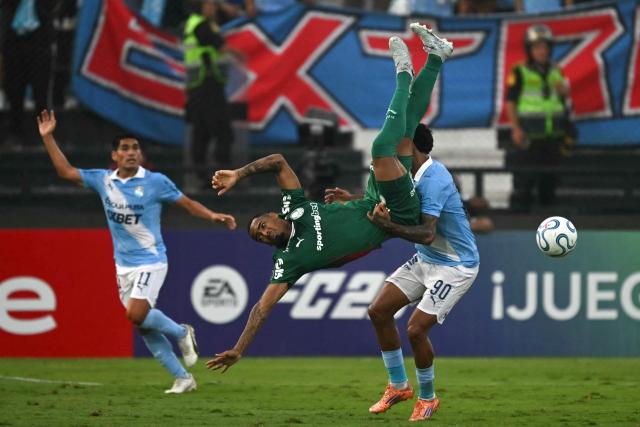 Palmeiras' forward #10 Paulinho and Sporting Cristal's Brazilian defender #90 Cristiano da Silva fight for the ball during the Copa Libertadores group stage football match between Peru's Sporting Cristal and Brazil's Palmeiras at the Nacional stadium in Lima on May 5, 2026. (Photo by ERNESTO BENAVIDES / AFP)