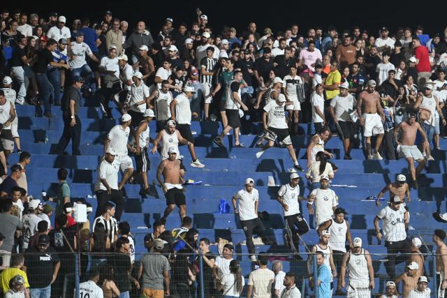 Santos fans clash among themselves ahead of the Copa Sudamericana group stage football match between Paraguay's Deportivo Recoleta and Brazil's Santos at the Rio Parapiti stadium in Pedro Juan Caballero, Paraguay, on May 5, 2026. (Photo by Daniel DUARTE / AFP)