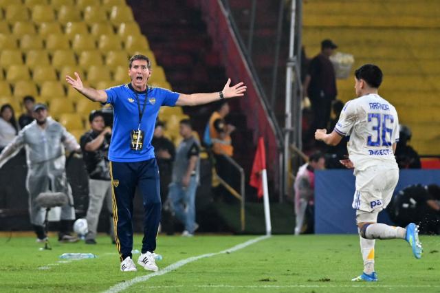 Boca Juniors' head coach Claudio Ubeda gestures during the Copa Libertadores group stage football match between Ecuador's Barcelona and Argentina's Boca Juniors at the Monumental Banco Pichincha stadium in Guayaquil, Guayas province, Ecuador on May 5, 2026. (Photo by MARCOS PIN / AFP)
