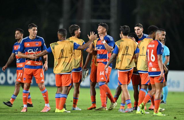Puerto Cabello players celebrate after winning the Copa Sudamericana group stage football match between Venezuela's Academia Puerto Cabello and Peru's Cienciano at the Misael Delgado stadium in Valencia, state of Carabobo, Venezuela on May 5, 2026. (Photo by Juan BARRETO / AFP)