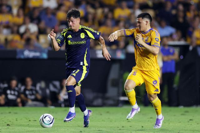 Nashville's Costa Rican forward #41 Warren Madrigal and Tigres' Uruguayan midfielder #05 Cesar Araujo fight for the ball during the CONCACAF Champions Cup semifinal second leg football match between Mexico's Tigres and US' Nashville SC at Universitario de la UANL stadium in San Nicolas de los Garza, Nuevo Leon state, Mexico, on May 5, 2026. (Photo by Julio Cesar AGUILAR / AFP)