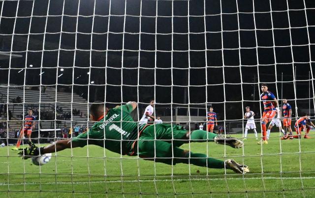 Puerto Cabello's goalkeeper #01 Joel Graterol makes a save during the Copa Sudamericana group stage football match between Venezuela's Academia Puerto Cabello and Peru's Cienciano at the Misael Delgado stadium in Valencia, state of Carabobo, Venezuela on May 5, 2026. (Photo by Juan BARRETO / AFP)