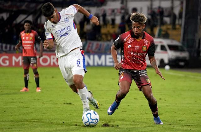 San Lorenzo's Uruguayan defender #06 Mathias De Ritis and Deportivo Cuenca's defender #02 Ignacio Mosquera fight for the ball during the Copa Sudamericana group stage football match between Ecuador's Deportivo Cuenca and Argentina's San Lorenzo at the Alejandro Serrano Aguilar stadium in Cuenca, Ecuador on May 5, 2026. (Photo by Fernando MACHADO / AFP)