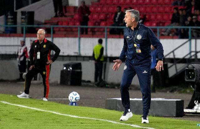 San Lorenzo's head coach Gustavo Alvarez gestures during the Copa Sudamericana group stage football match between Ecuador's Deportivo Cuenca and Argentina's San Lorenzo at the Alejandro Serrano Aguilar stadium in Cuenca, Ecuador on May 5, 2026. (Photo by Fernando MACHADO / AFP)