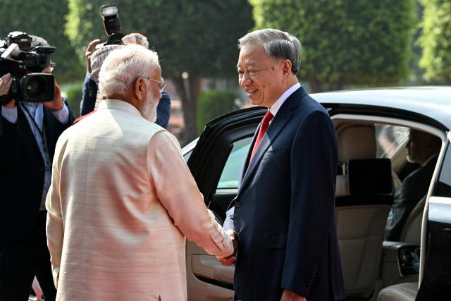 India's Prime Minister Narendra Modi (L) shakes hands with Vietnam's President To Lam during a ceremonial reception at the presidential palace Rashtrapati Bhavan in New Delhi on May 6, 2026. (Photo by Sajjad HUSSAIN / AFP)