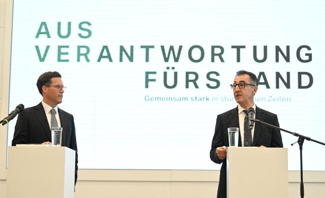 Cem Oezdemir (R) of the Greens and Manuel Hagel, chairman of the Christian Democratic Union (CDU) party in the southern federal state of Baden-Wuerttemberg, address the press to present their coalition contract following the federal state's elections, in Stuttgart, southern Germany, on May 6, 2026. (Photo by THOMAS KIENZLE / AFP)