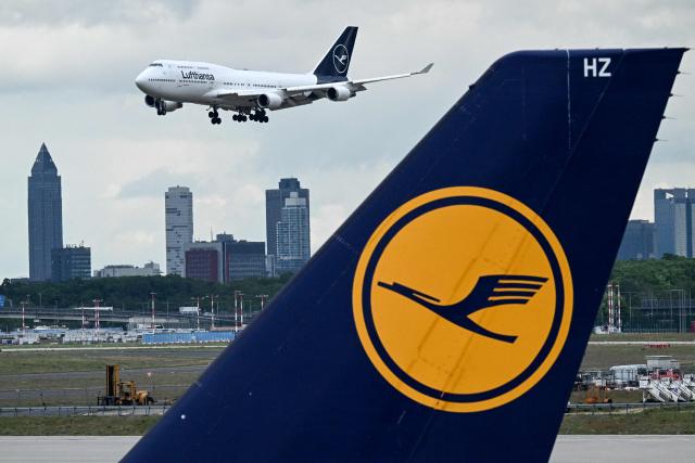 A Boeing 747-430 aircraft by German airline Lufthansa prepares to land backdropped  by the skyline of Frankfurt am Main at the Frankfurt International Airport, Frankfurt am Main, western Germany, on May 6, 2026.  (Photo by Kirill KUDRYAVTSEV / AFP)