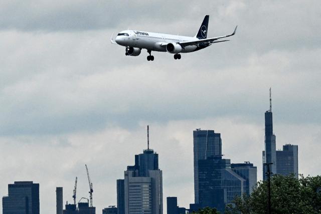 An Airbus A321-271NX aircraft by German airline Lufthansa prepares to land backdropped by the skyline of Frankfurt am Main at the Frankfurt International Airport, Frankfurt am Main, western Germany, on May 6, 2026.  (Photo by Kirill KUDRYAVTSEV / AFP)