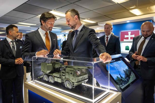 Poland's Deputy Prime Minister and Defence Minister Wladyslaw Kosiniak-Kamysz (C-R) and Slovakia's Deputy Prime Minister and Defence Minister Robert Kalinak visit a stand of a Slovak arms company at the "Defence24 Days" – a conference on defence and security attended by various leaders and experts from the region, in Warsaw, Poland, on May 6, 2026. (Photo by Wojtek RADWANSKI / AFP)