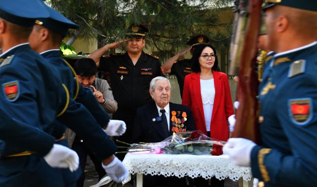World War Two veteran Mikhail Sukhinin, 99, receives congratulations from Kyrgyz servicemen as part of the Victory Day celebrations in Bishkek on May 6, 2026. Kyrgyzstan will celebrate the 81st anniversary of the Soviet Union's victory over Nazi Germany on May 9. (Photo by Vyacheslav OSELEDKO / AFP)