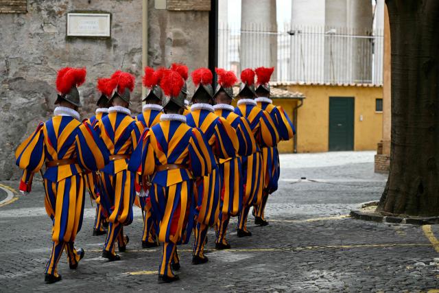 A picture shows picture shows Swiss Guards leaving their headquarters before the swearing-in ceremony of new Swiss Guard recruits at the Vatican, on May 6, 2026. (Photo by Alberto PIZZOLI / AFP)