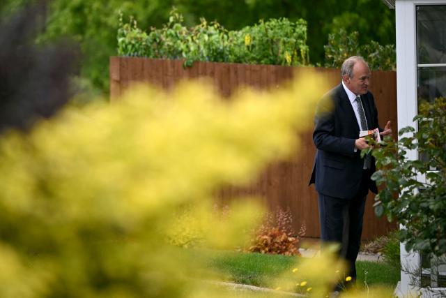 Britain's Liberal Democrat party leader Ed Davey speaks to a member of the public as the party canvases voters in Redhill, Surrey, south of London on May 6, 2026, a day before British local elections. British voters head to the polls on May 7 for local elections set to pile more misery on unpopular Labour Prime Minister Keir Starmer and cement the rise of right- and left-wing populists. (Photo by JUSTIN TALLIS / AFP)