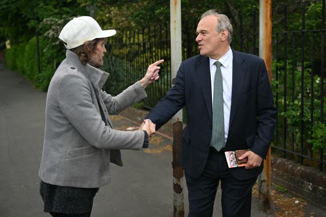 Britain's Liberal Democrat party leader Ed Davey speaks to a voter as the party canvases voters in Redhill, Surrey, south of London on May 6, 2026, a day before British local elections. British voters head to the polls on May 7 for local elections set to pile more misery on unpopular Labour Prime Minister Keir Starmer and cement the rise of right- and left-wing populists. (Photo by JUSTIN TALLIS / AFP)