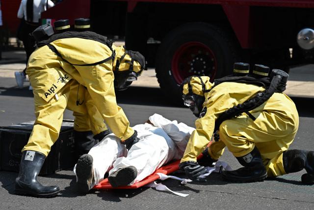 Rescue teams assist a simulated victim of a chemical-biological contaminant leak during an earthquake drill in Mexico City on May 6, 2026. (Photo by Yuri CORTEZ / AFP)