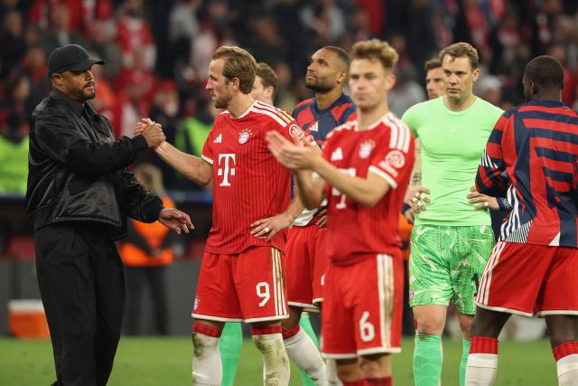Bayern Munich's Belgian head coach Vincent Kompany (L) shake hands with his players including Bayern Munich's English forward #09 Harry Kane after the UEFA Champions League second-leg, semi-final football match between FC Bayern Munich and Paris Saint-Germain (PSG) in Munich, southern Germany on May 6, 2026. (Photo by Odd ANDERSEN / AFP)
