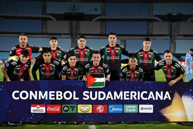 Palestino's players pose for a photo ahead of the Copa Sudamericana group stage football match between Uruguay's  Montevideo City Torque and Chile's Palestino at the Centenario stadium in Montevideo on May 6, 2026. (Photo by Eitan ABRAMOVICH / AFP)