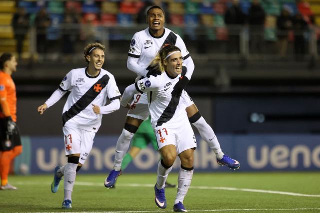 Vasco da Gama's Argentinian forward #77 Claudio Spinelli (R) celebrates scoring his team's first goal with teammates Portuguese midfielder #17 Nuno Moreira and forward #09 Matheus Franca during the Copa Sudamericana group stage football match between Chile's Audax Italiano and Brazil's Vasco da Gama at the Bicentenario de la Florida stadium in Santiago on May 6, 2026. (Photo by Raul BRAVO / AFP)