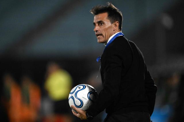 Palestino's Argentine head coach Guillermo Farre holds the ball during the Copa Sudamericana group stage football match between Uruguay's Montevideo City Torque and Chile's Palestino at the Centenario stadium in Montevideo on May 6, 2026. (Photo by Eitan ABRAMOVICH / AFP)