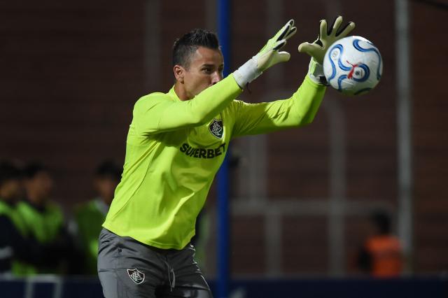 Fluminense's goalkeeper #01 Fabio warms up before the Copa Libertadores group stage football match between Argentina's Independiente Rivadavia and Brazil's Fluminense at the Malvinas Argentinas stadium in Mendoza, Argentina on May 6, 2026. (Photo by Andres LARROVERE / AFP)