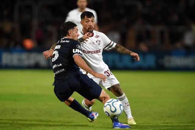Independiente Rivadavia's midfielder #05 Tomas Bottari and Fluminense's Argentine midfielder #32 Luciano Acosta fight for the ball during the Copa Libertadores group stage football match between Argentina's Independiente Rivadavia and Brazil's Fluminense at the Malvinas Argentinas stadium in Mendoza, Argentina on May 6, 2026. (Photo by Andres LARROVERE / AFP)