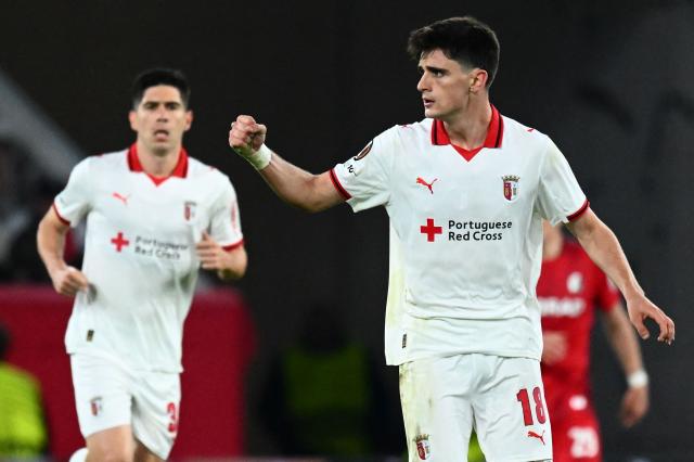 Sporting Braga's Spanish forward #18 Pau Victor (R) celebrates scoring his team's first goal during the UEFA Europa League semi-final second leg football match between SC Freiburg and SC Braga in Freiburg im Breisgau, southwestern Germany on May 7, 2026. (Photo by Silas STEIN / AFP)