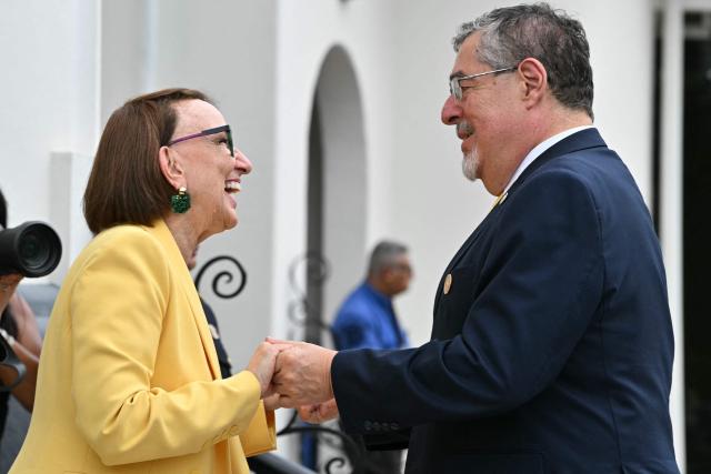 Guatemala's President Bernardo Arevalo (R) is received by the Secretary-General of UN Trade and Development (UNCTAD), Costa Rican economist Rebeca Grynspan, upon his arrival at the Costa Rica Museum of Art for a meeting with Costa Rica's president-elect Laura Fernandez in San Jose, on May 7, 2026. Laura Fernandez will be inaugurated as the new president of Costa Rica on May 8, 2026. (Photo by MARTIN BERNETTI / AFP)