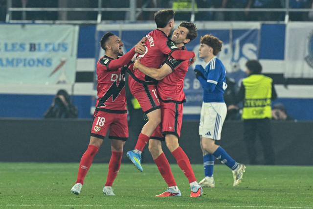 Rayo Vallecano's players celebrate after winning the UEFA Conference League semi-final second leg football match between RC Strasbourg Alsace and Rayo Vallecano de Madrid at Stade de la Meinau in Strasbourg, eastern France on May 7, 2026. (Photo by SEBASTIEN BOZON / AFP)