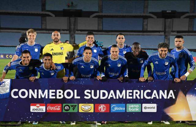 Millonarios players pose for a picture before the start of the Copa Sudamericana group stage football match between Uruguay's Boston River and Colombia's Millonarios at the Centenario stadium in Montevideo on May 7, 2026. (Photo by EITAN ABRAMOVICH / AFP)