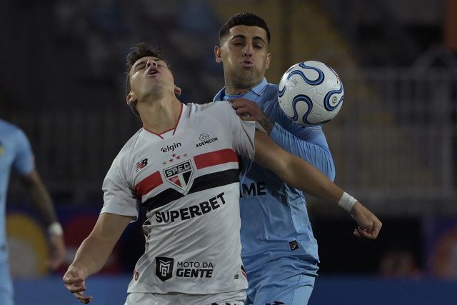 Sao Paulo's Chilean forward #14 Gonzalo Tapia and O'Higgins Argentine defender #33 Miguel Brizuela fight for the ball during the Copa Sudamericana group stage football match between Chile's O'Higgins and Brazil's Sao Paulo at the Codelco El Teniente stadium in Rancagua, Chile on May 7, 2026. (Photo by Rodrigo ARANGUA / AFP)