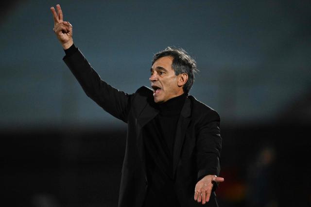 Millonarios' head coach Fabian Bustos gestures during the Copa Sudamericana group stage football match between Uruguay's Boston River and Colombia's Millonarios at the Centenario stadium in Montevideo on May 7, 2026. (Photo by Eitan ABRAMOVICH / AFP)