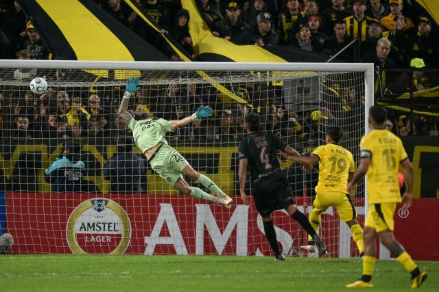 Platense's goalkeeper #20 Matias Borgogno fails to stop a goal by Penarol's forward #09 Facundo Batista (out of frame) during the Copa Libertadores group stage football match between Argentina's Platense and Uruguay's Penarol at the Ciudad de Vicente Lopez stadium in Vicente Lopez, Buenos Aires province, Argentina on May 7, 2026. (Photo by JUAN MABROMATA / AFP)