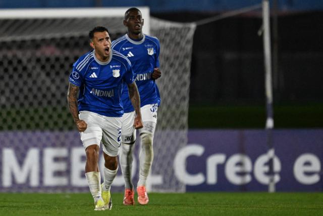 Millonarios' Argentine forward #27 Rodrigo Contreras (L) celebrates after scoring a penalty during the Copa Sudamericana group stage football match between Uruguay's Boston River and Colombia's Millonarios at the Centenario stadium in Montevideo on May 7, 2026. (Photo by Eitan ABRAMOVICH / AFP)