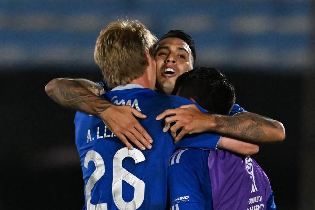 Millonarios' Argentine forward #27 Rodrigo Contreras (C) celebrates with teammates after scoring his team's third goal during the Copa Sudamericana group stage football match between Uruguay's Boston River and Colombia's Millonarios at the Centenario stadium in Montevideo on May 7, 2026. (Photo by Eitan ABRAMOVICH / AFP)