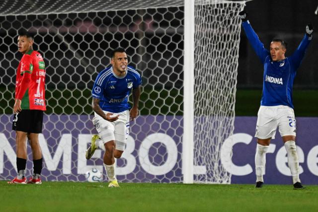 Millonarios' Argentine forward #27 Rodrigo Contreras (C) celebrates after scoring his team's third goal during the Copa Sudamericana group stage football match between Uruguay's Boston River and Colombia's Millonarios at the Centenario stadium in Montevideo on May 7, 2026. (Photo by Eitan ABRAMOVICH / AFP)