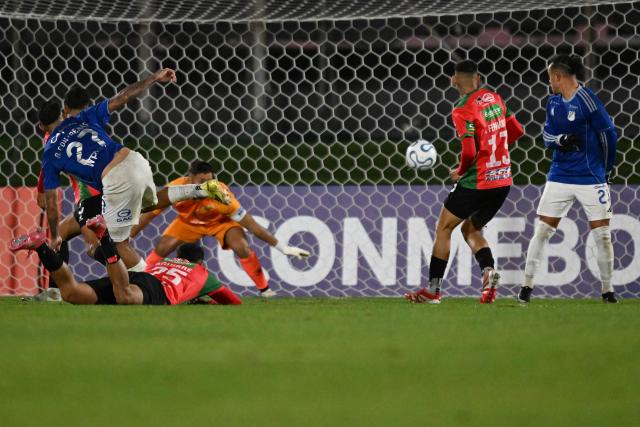 Millonarios' Argentine forward #27 Rodrigo Contreras (L) scores his team's third goal during the Copa Sudamericana group stage football match between Uruguay's Boston River and Colombia's Millonarios at the Centenario stadium in Montevideo on May 7, 2026. (Photo by Eitan ABRAMOVICH / AFP)