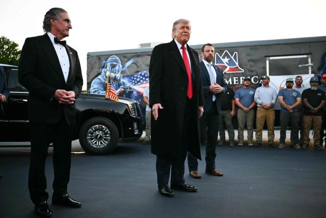 US President Donald Trump, flanked by US Secretary of the Interior Doug Burgum (L) and US Secretary of Homeland Security Markwayne Mullin (R), speaks with workers who have been painting the Lincoln Memorial Reflecting Pool in Washington, DC, on May 7, 2026. Workers have been resurfacing the bottom of Washington's famous Lincoln Memorial Reflecting Pool with "American flag blue"-colored material used in swimming pools, following an order by US President Donald Trump. (Photo by Kent NISHIMURA / AFP)