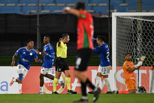 Millonarios' midfielder #11 Beckham Castro (L) celebrates after scoring his team's fourth goal during the Copa Sudamericana group stage football match between Uruguay's Boston River and Colombia's Millonarios at the Centenario stadium in Montevideo on May 7, 2026. (Photo by Eitan ABRAMOVICH / AFP)