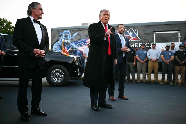 US President Donald Trump, flanked by US Secretary of the Interior Doug Burgum (L) and US Secretary of Homeland Security Markwayne Mullin (R), speaks with workers who have been painting the Lincoln Memorial Reflecting Pool in Washington, DC, on May 7, 2026. Workers have been resurfacing the bottom of Washington's famous Lincoln Memorial Reflecting Pool with "American flag blue"-colored material used in swimming pools, following an order by US President Donald Trump. (Photo by Kent NISHIMURA / AFP)