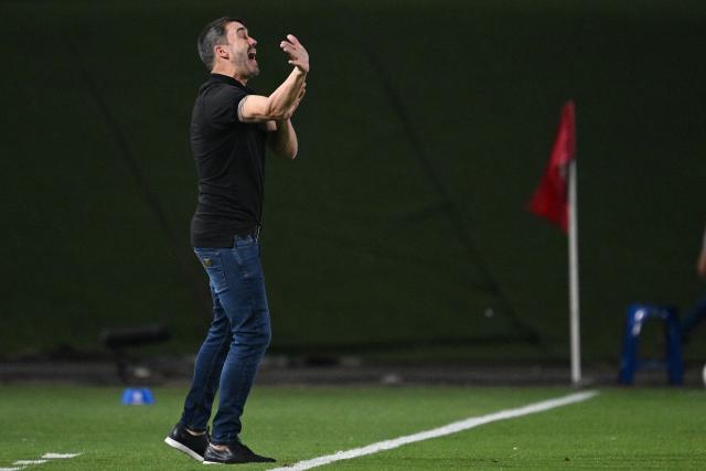 River Plate's head coach Eduardo Coudet gestures during the Copa Sudamericana group stage football match between Venezuela's Carabobo FC and Argentina's River Plate at the Misael Delgado stadium in Valencia, Carabobo state, Venezuela on May 7, 2026. (Photo by Federico PARRA / AFP)