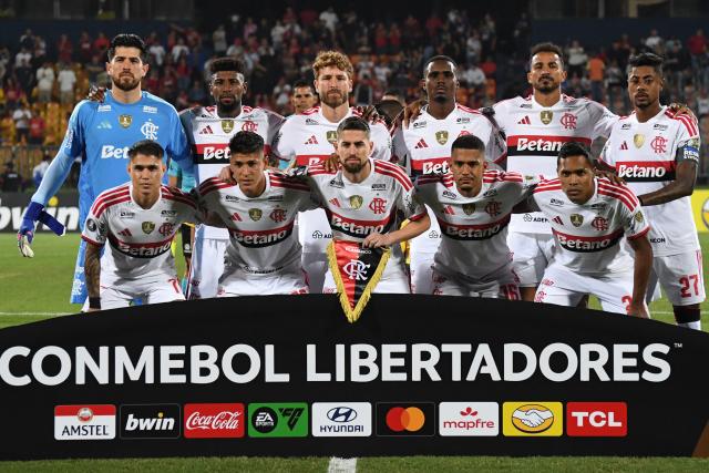 Flamengo players pose for a picture before the start of the Copa Libertadores group stage football match between Colombia's Independiente Medellin and Brazil's Flamengo at the Atanasio Girardot stadium in Medellin, Antioquia department, Colombia on May 7, 2026. (Photo by Jaime SALDARRIAGA / AFP)